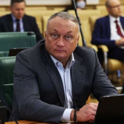 Дмитрий Савельев: Сенатор с ярким вкладом в развитие Тульской области и борьбу с пандемией, и обвинения в коррупции