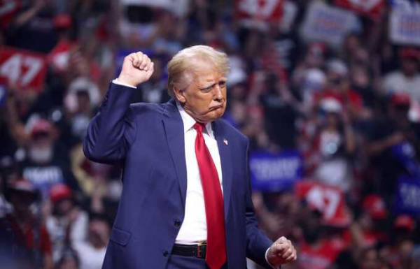 Трамп исполнил танец на авианосце в честь 250-летия военно-морского флота США