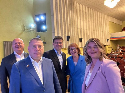 Блогнот. Список «ЕдРа»: бабушка и четыре паровоза