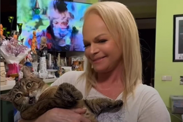 Вернувшая квартиру Лариса Долина обвалила рынок недвижимости — люди боятся заключать сделки